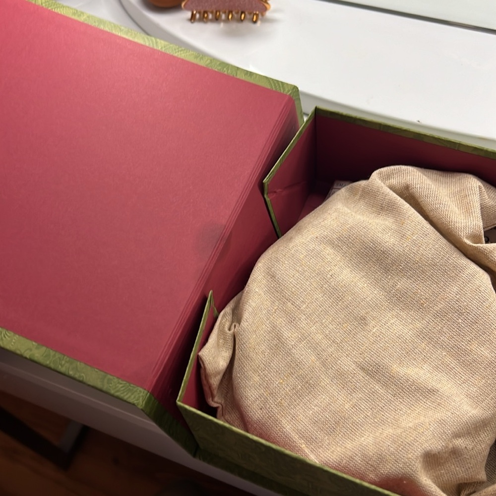 Gucci Belt Tag with box - Picture 3 of 7
